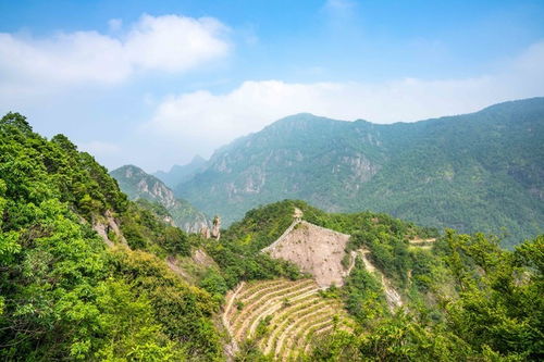 雁蕩山的方洞景區最獨特最驚險,棧道和吊橋都懸掛在峭壁上
